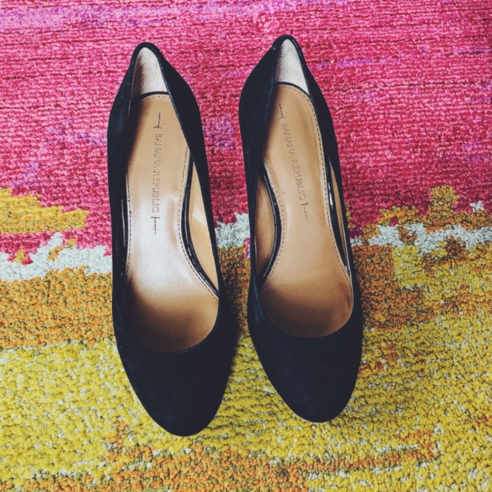 Banana Republic Madison 12-Hour Pump